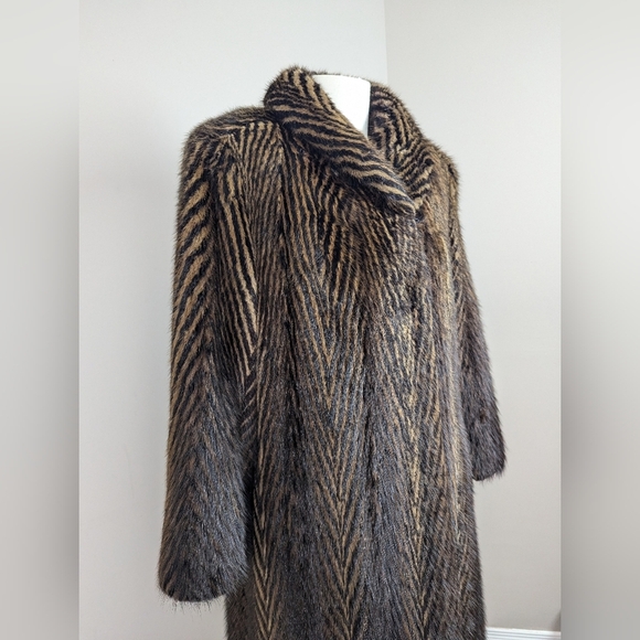 Vintage Montreal Fur Coat – Chevron Striped Let-Out Design, - Picture 3 of 13